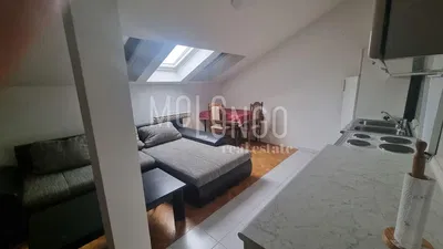 Кухиња; плочице, природно светло