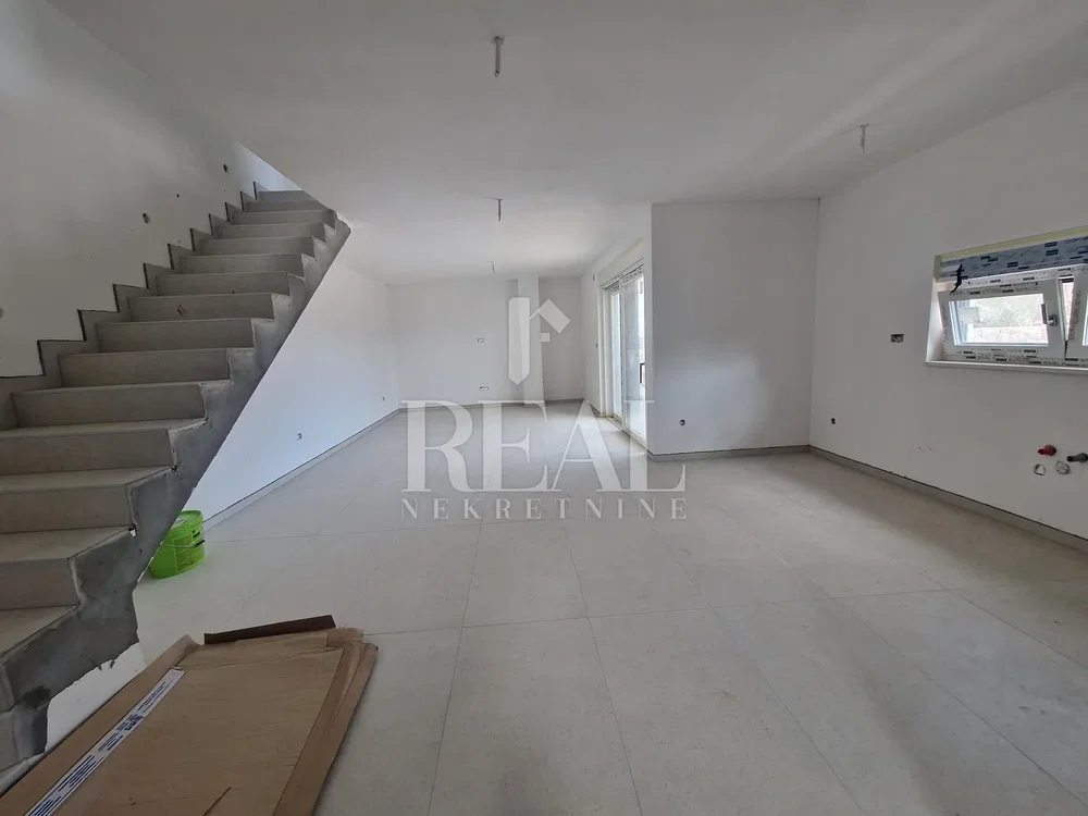 Ostalo; pločice, potrebna renovacija