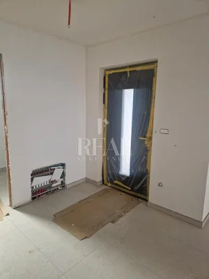 Ostalo; pločice, potrebna renovacija