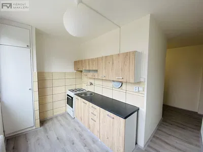 Cuisine; électroménager, carrelage, parquet, rénové, lumière naturelle, style moderne