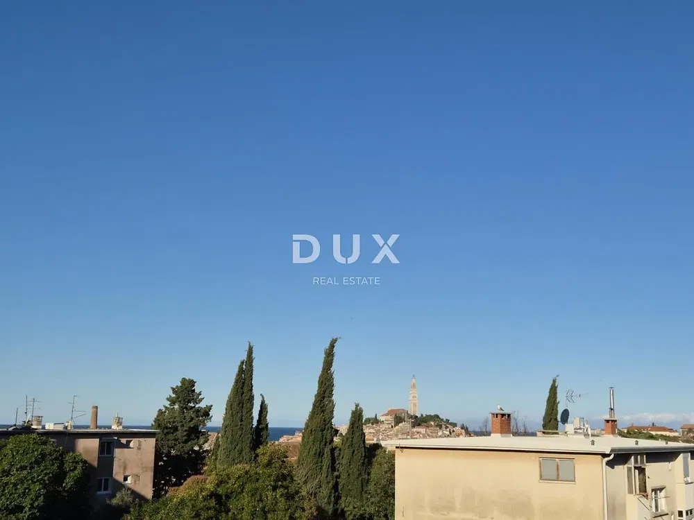 Maison et environs; vue