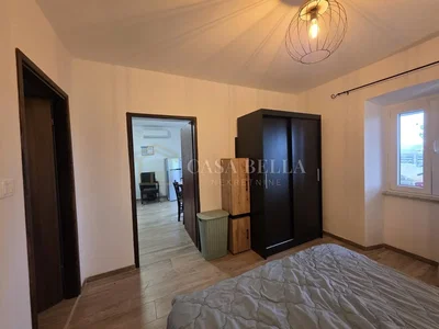 Chambre; lumière naturelle, parquet