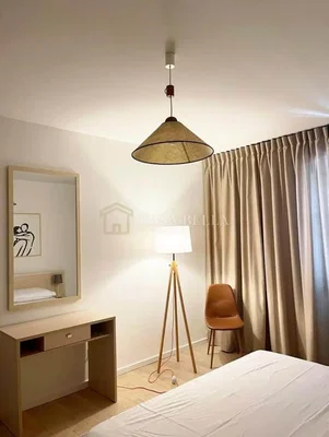 Spavaća soba; prirodno svjetlo, moderni stil, drveni pod