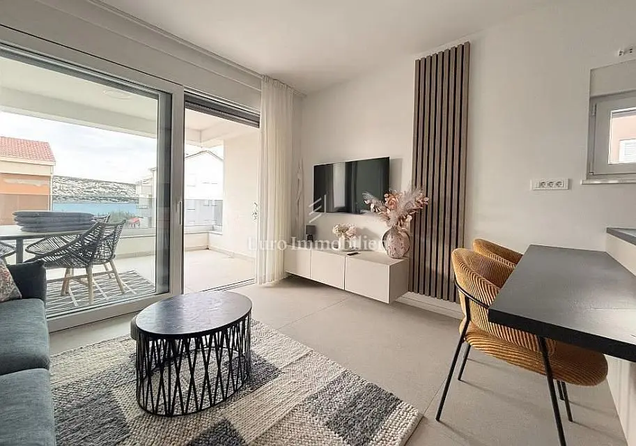 Dnevna soba; pogled, prirodno svjetlo, moderni stil