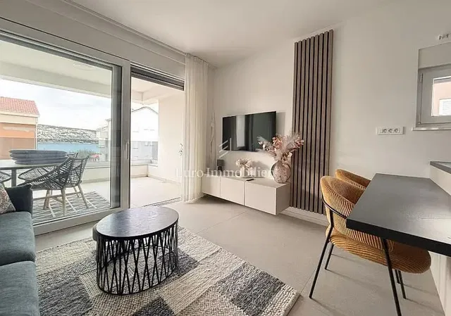 Salon; vue, lumière naturelle, style moderne