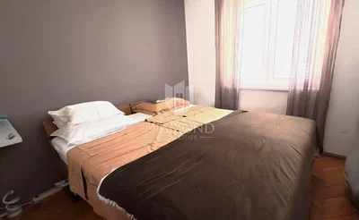 Chambre; parquet, lumière naturelle