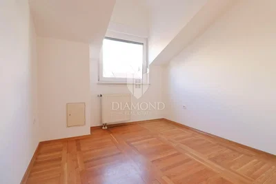 Chambre; parquet, lumière naturelle