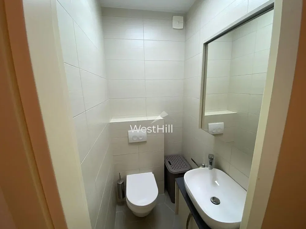 Toilette; fliesenboden