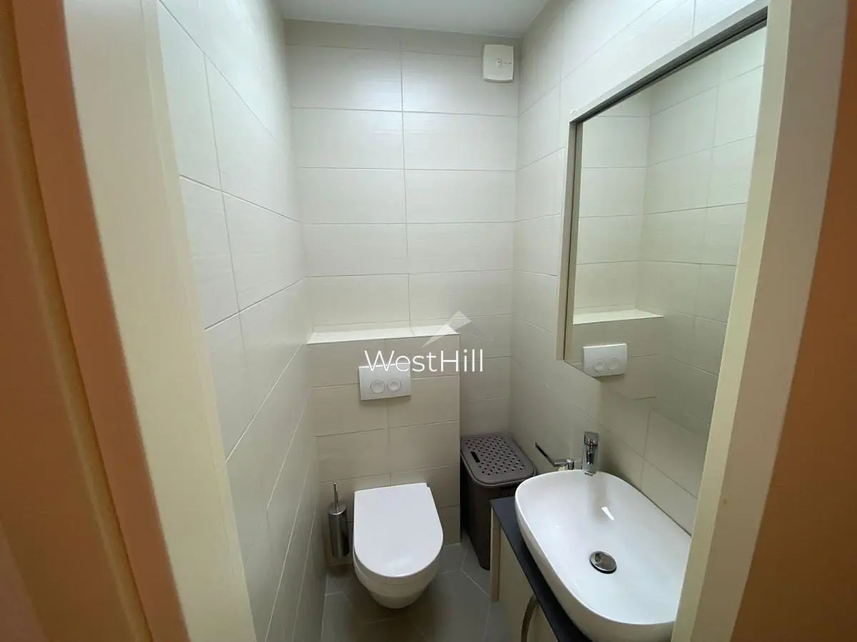 Toilette; fliesenboden