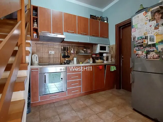 Küche; küchengeräte, fliesenboden, renoviert