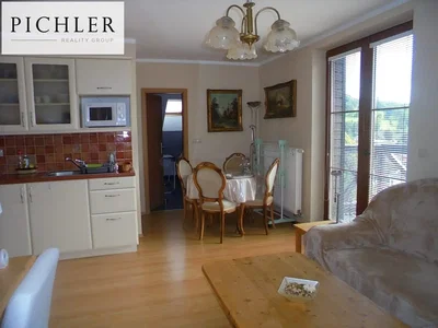 Wohnzimmer; blick, holzboden, tageslicht