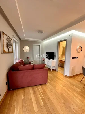 Wohnzimmer; holzboden, tageslicht, moderner stil