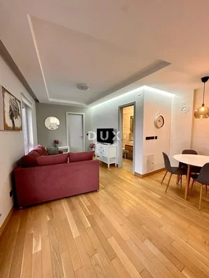 Wohnzimmer; holzboden, tageslicht, moderner stil