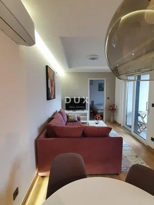 Obývací pokoj; moderní styl, přirozené světlo, výhled