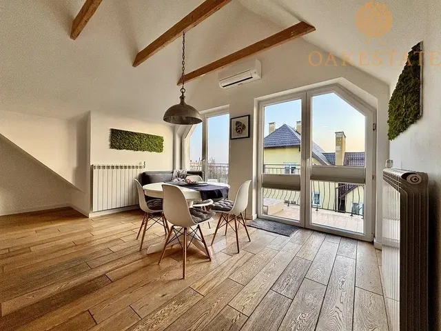 Living room; wood floor, view, natural light