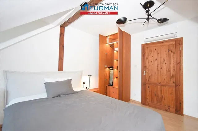 Bedroom; wood floor, natural light, modern style