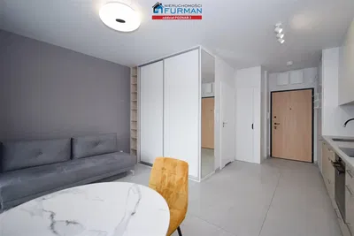 Salon; style moderne, rénové, carrelage, lumière naturelle