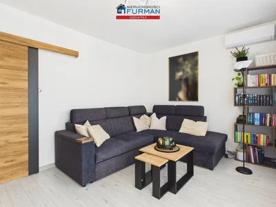 Woonkamer; houten vloer, moderne stijl, natuurlijk licht