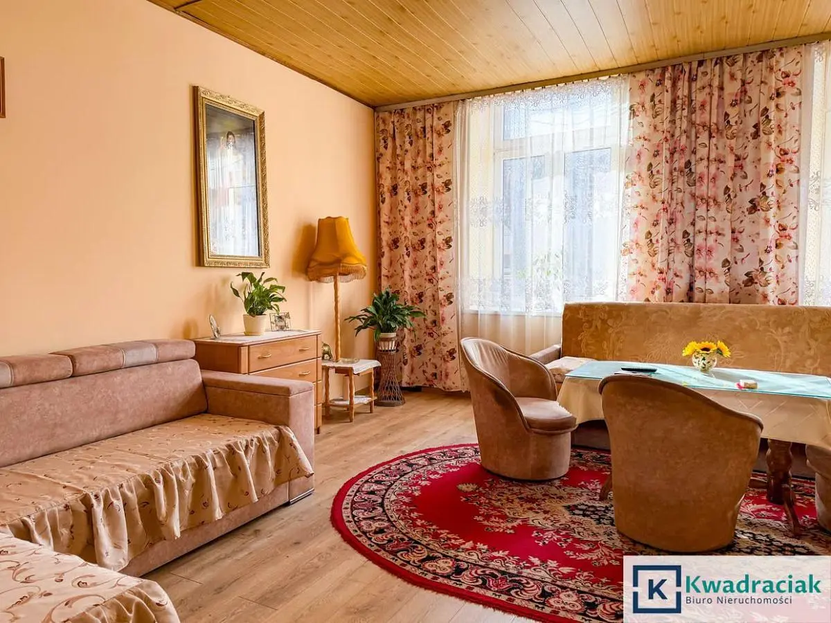 Wohnzimmer; rustikaler stil, holzbalken, tageslicht