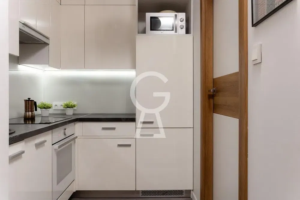 Mutfak; mutfak aletleri, tadilatlı, doğal ışık, modern stil