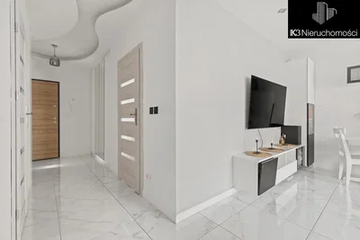 Salon; carrelage, lumière naturelle, style moderne