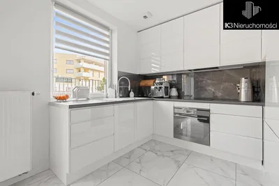 Cuisine; électroménager, carrelage, vue, lumière naturelle, style moderne