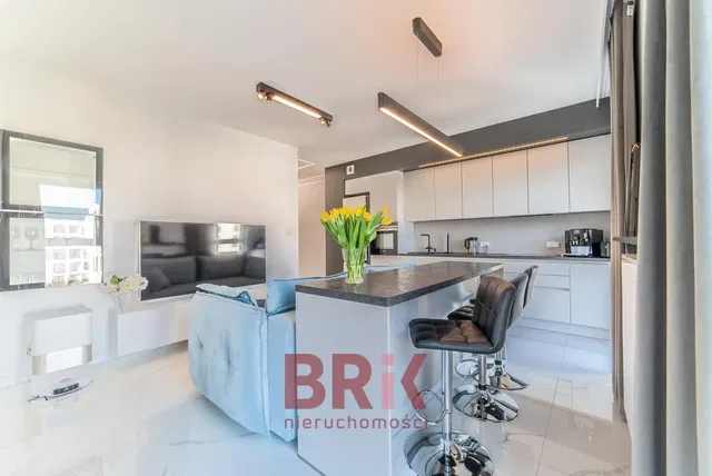 Cuisine; vue, style moderne, rénové, lumière naturelle