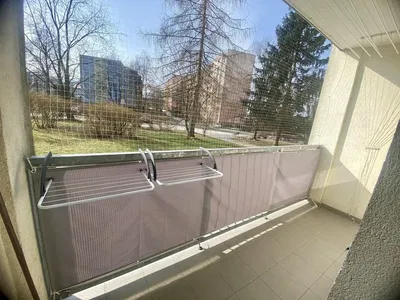 شرفة; أرضية من البلاط, إطلالة