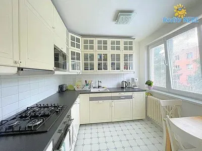 Küche; küchengeräte, tageslicht, moderner stil