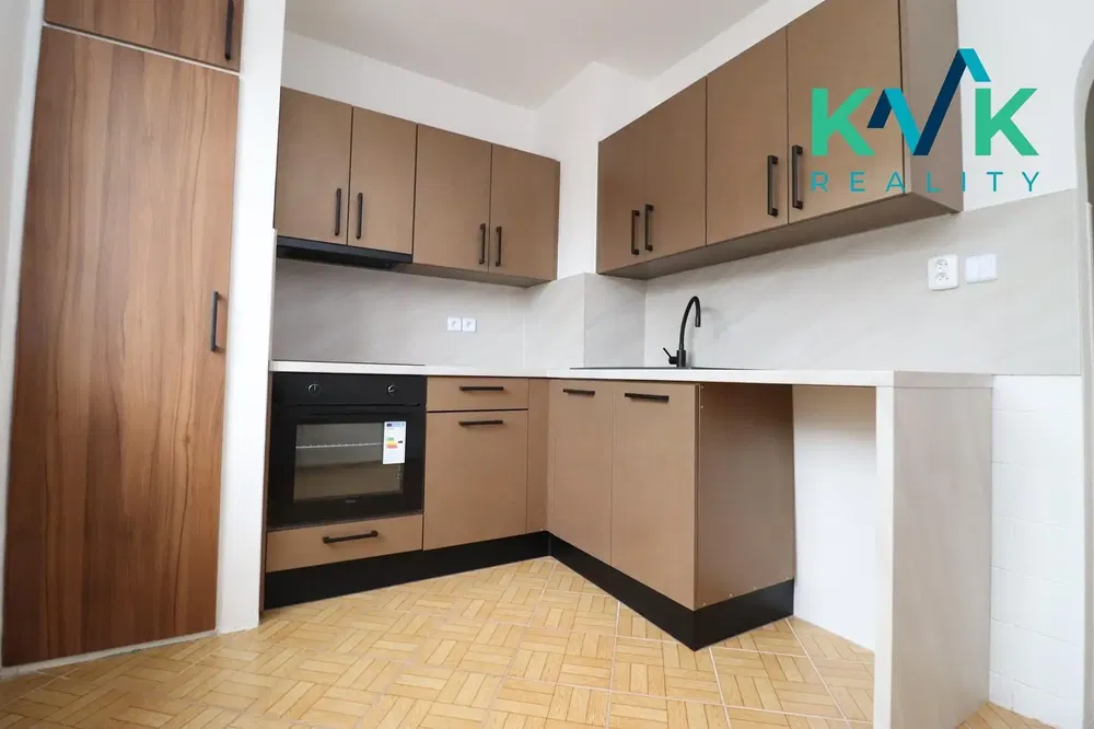 Mutfak; mutfak aletleri, fayans zemin, tadilatlı, doğal ışık, modern stil