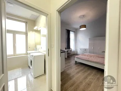 Chambre; lumière naturelle, parquet, carrelage