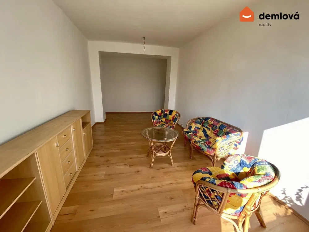 Wohnzimmer; holzboden, tageslicht, rustikaler stil