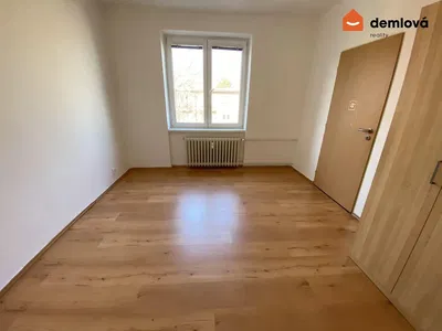 Schlafzimmer; holzboden, tageslicht