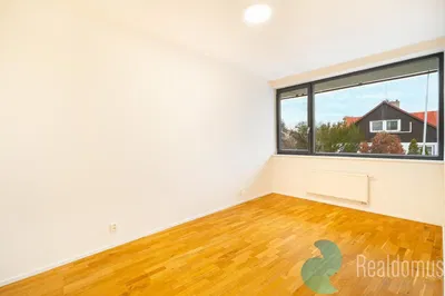 Wohnzimmer; blick, holzboden, tageslicht