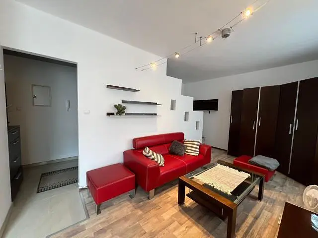 Wohnzimmer; tageslicht, moderner stil, holzboden