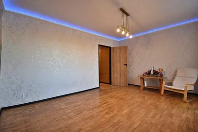 Soggiorno; pavimento in legno, luce naturale