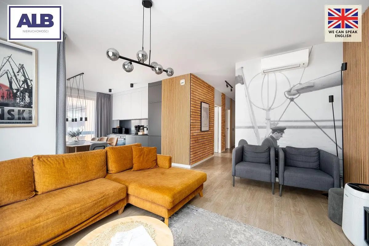 Oturma odası; modern stil, ahşap zemin, doğal ışık