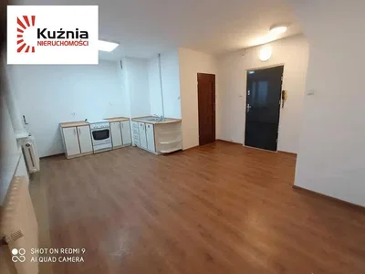 Mutfak; ahşap zemin, doğal ışık