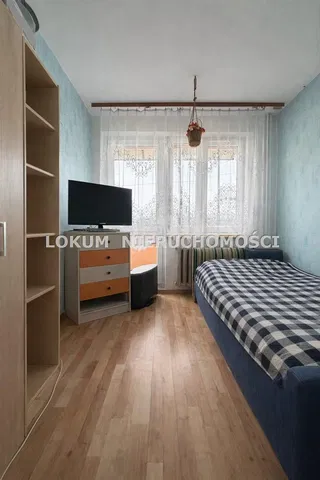 Спаваћа соба; дрвени под, природно светло