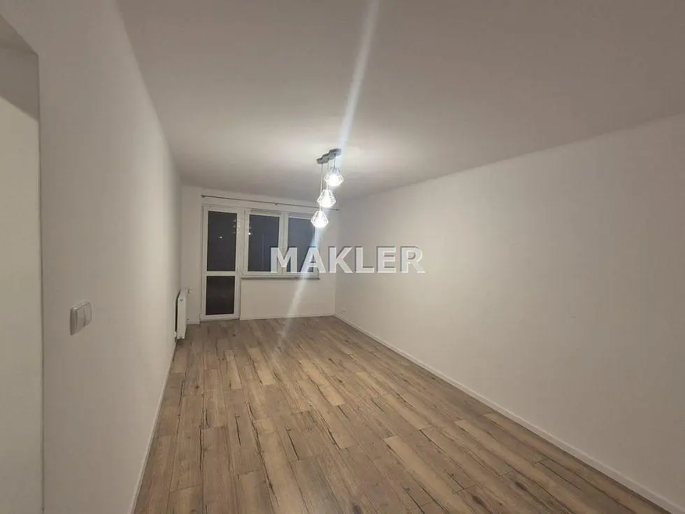 Остало; дрвени под, природно светло