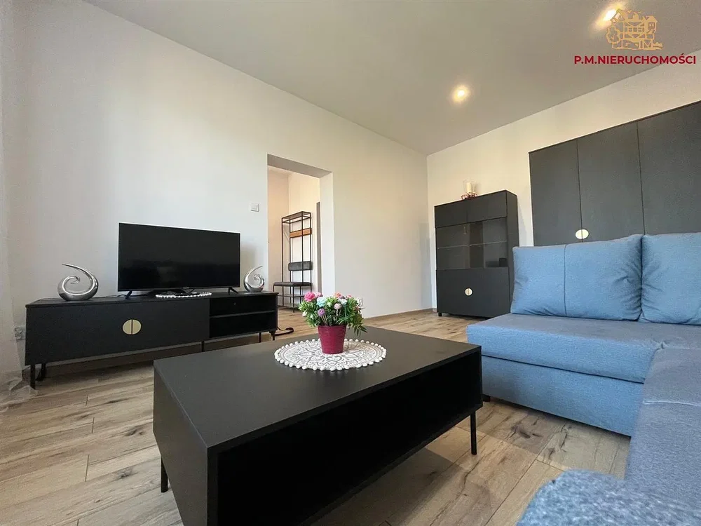 Salon; parquet, lumière naturelle, style moderne