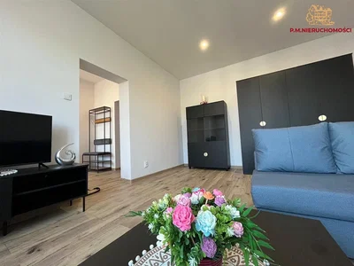 Salon; parquet, lumière naturelle, style moderne