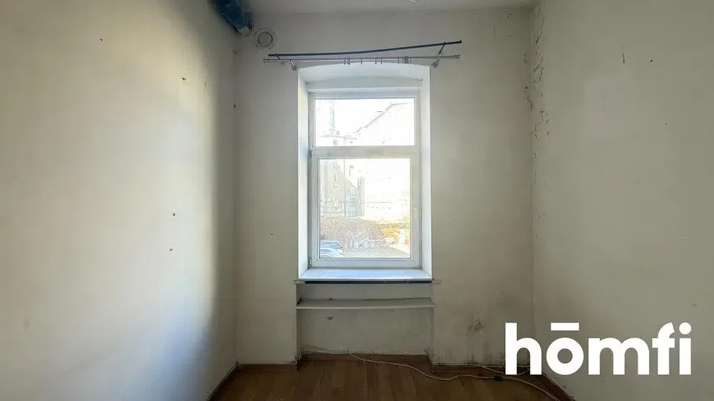 Autre; lumière naturelle, nécessite rénovation