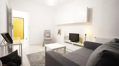 Salon; lumière naturelle, style moderne, parquet