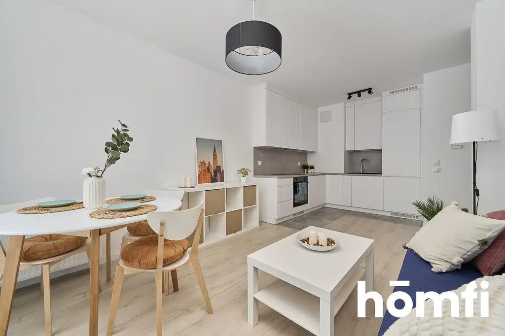 Salon; style moderne, parquet, lumière naturelle, rénové