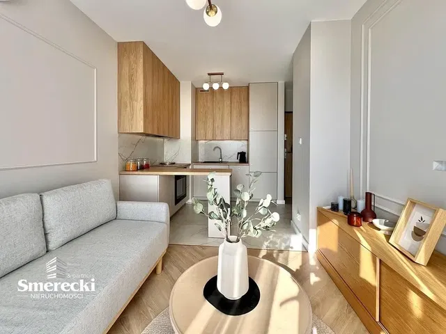 Soggiorno; luce naturale, stile moderno, pavimento in legno