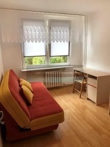 Salon; vue, parquet, lumière naturelle