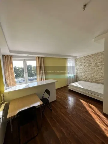 Chambre; parquet, lumière naturelle