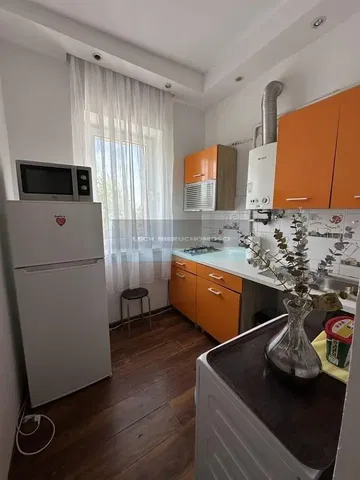 Cuisine; électroménager, lumière naturelle, style moderne