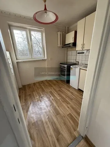 Cuisine; parquet, vue, électroménager